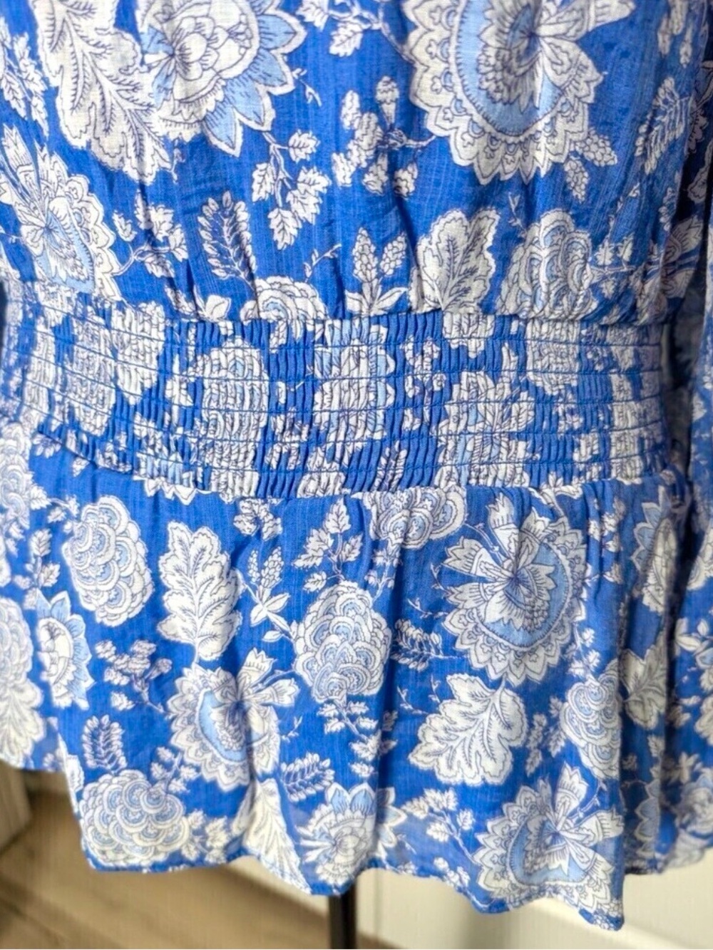 Vince Camuto V-Neck Peplum Top Blue and White Floral Blouse Top Size Small - Picture 7 of 12